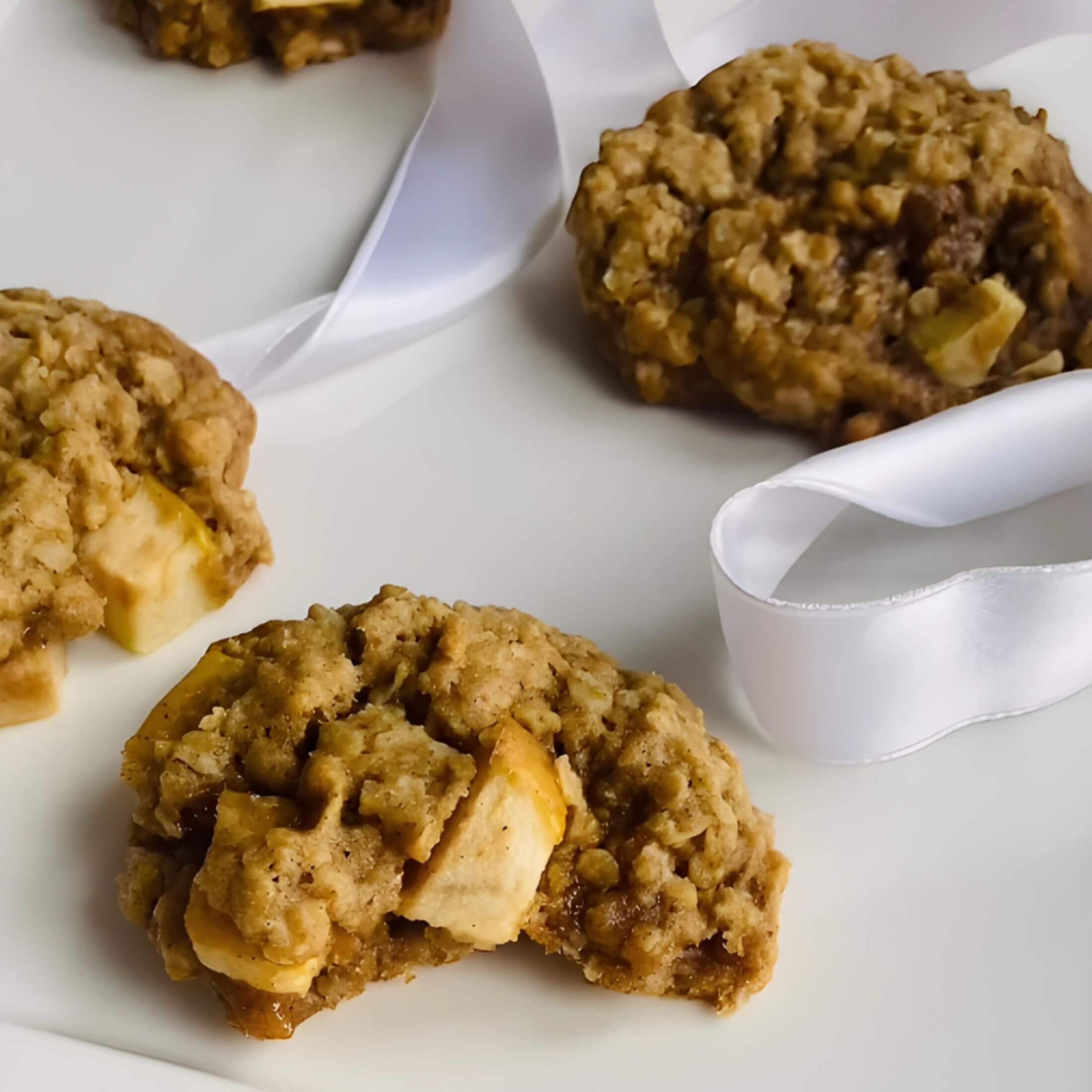 Cinnamon Apple Oatmeal Cookies